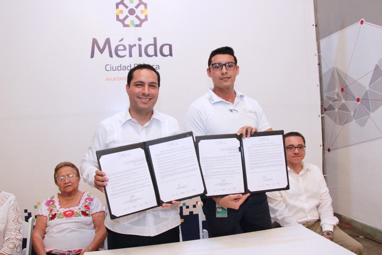 El alcalde firma convenio con “Punto México Conectado” para beneficio de adultos mayores