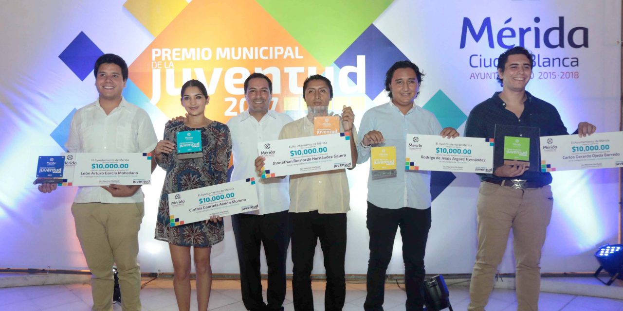 El alcalde Mauricio Vila Dosal entrega el Premio Municipal de la Juventud 2017