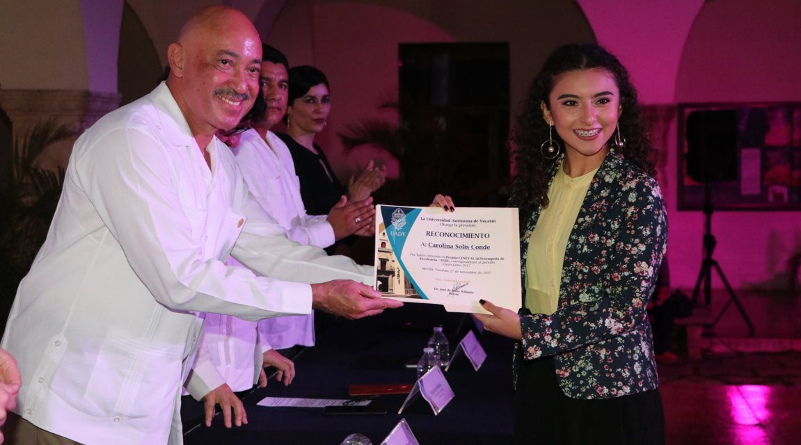 Egresados de la UADY reciben reconocimientos del Premio Ceneval al Desempeño de Excelencia – EGEL